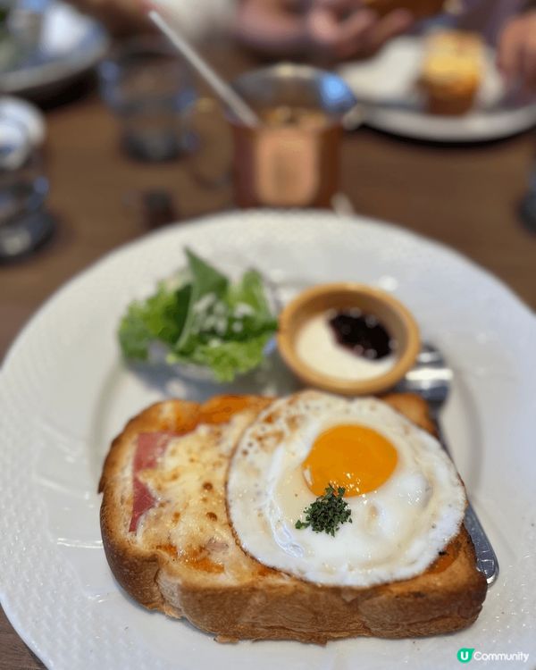每逢週末都會出去茶記食個港式早餐，為一日嘅活動打打氣！我最鍾...