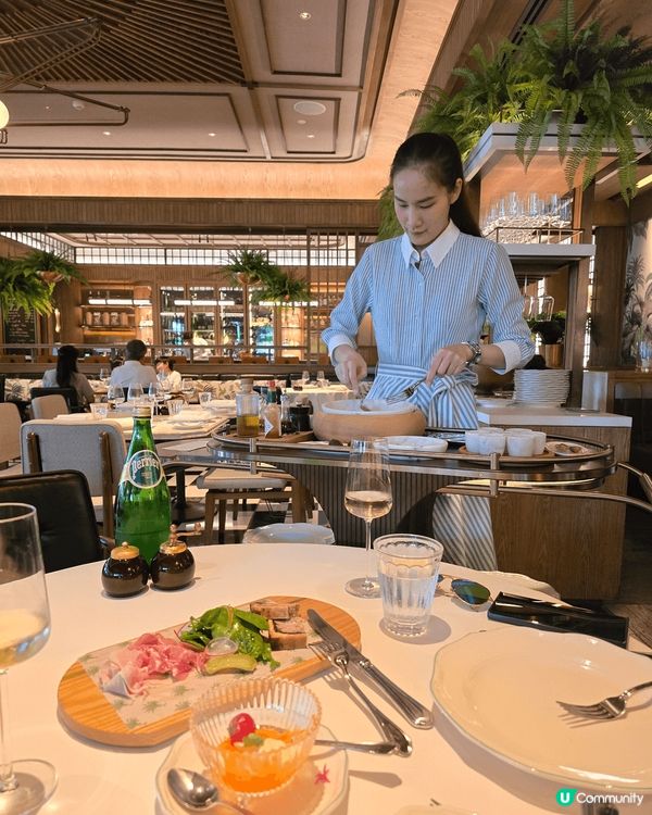 1. Palmier by Guillaume Gallio...