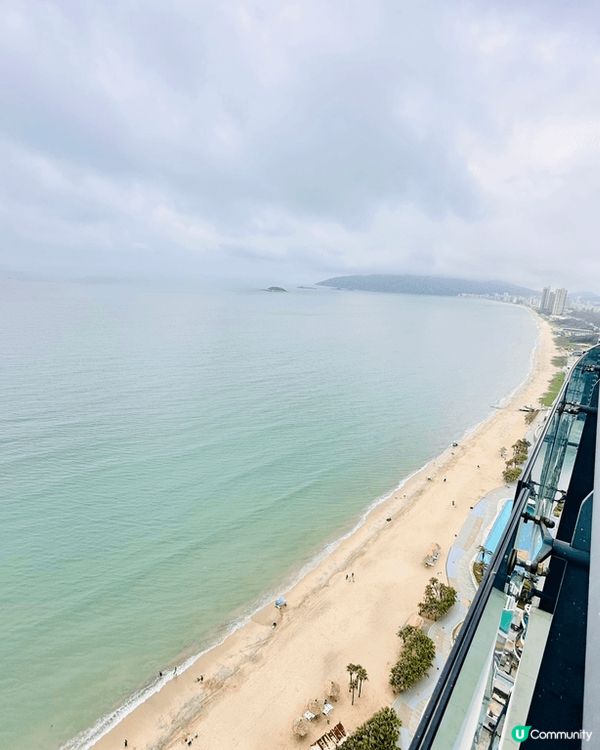 呢個地方就係位於惠州區 呢一間酒店非常好兩房一廳超大嘅露台同...