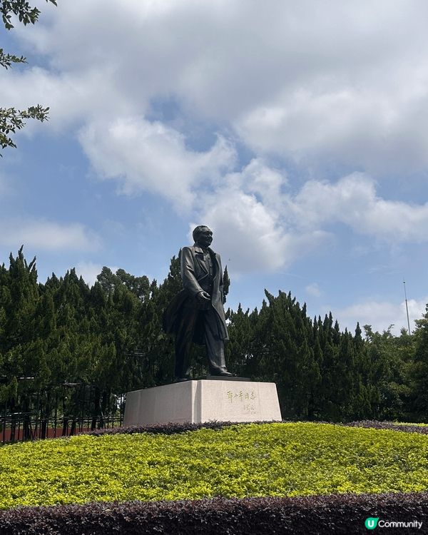 深圳蓮花山公園，鄰近福田口岸，是深圳遊必到之處。公園免費開放...