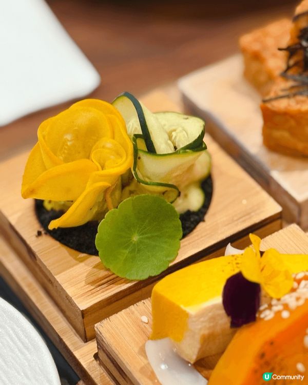 這個復活節，我哋走入咗一個色彩繽紛、滿載情緒同笑聲嘅小宇宙～...