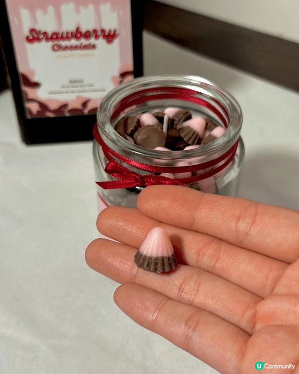 草莓朱古力粒粒杯蠟燭中每一粒“草莓朱古力”都是由大豆蠟同蜂蠟...