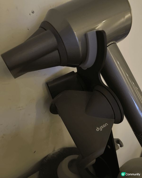 Dyson hair dryer 耐用，風力夠，design...