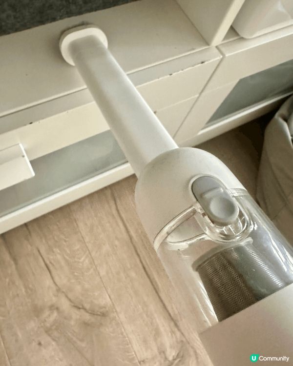 推介小米小型吸塵機，細細部，有條長管可以伸入櫃桶下面吸塵，窿...