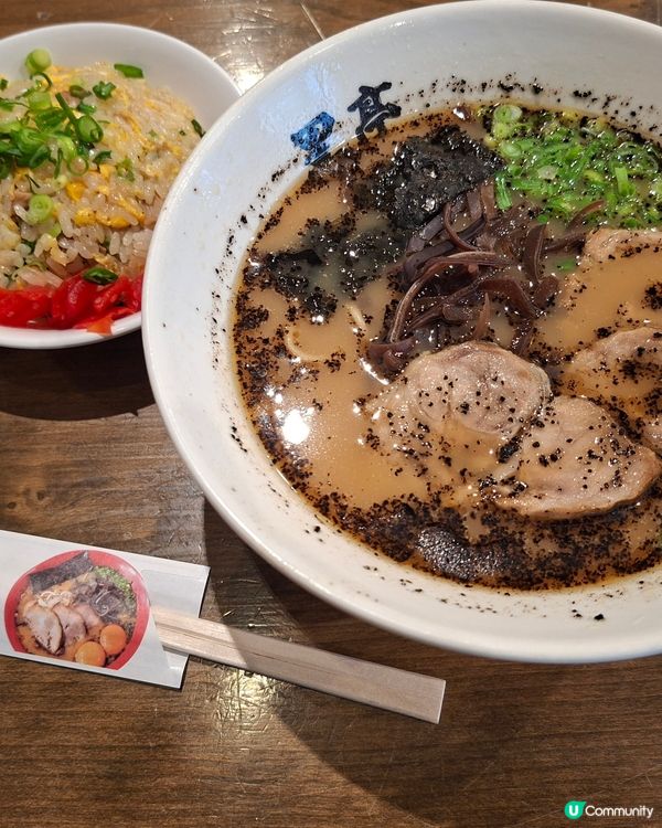 熊本名物，黑亭的黑蒜拉麵。每月7號可免費續一次麵，而且有套餐...
