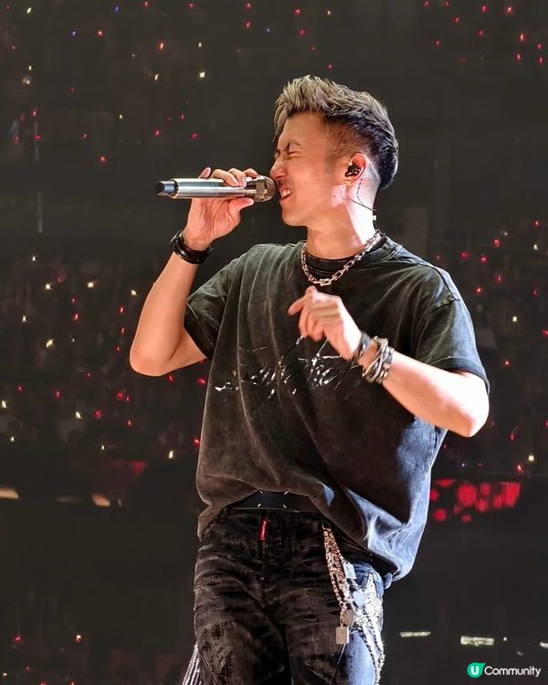 舞台震撼到連腳步都跟住拍子郁！