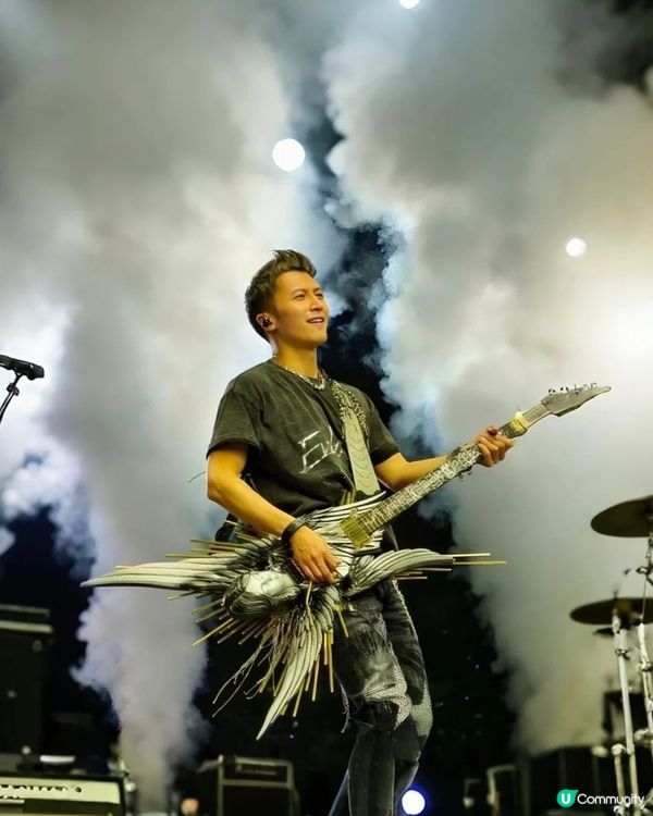 舞台燈光交錯，好似睇緊一場電影！