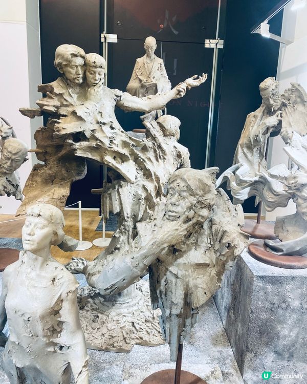 👀光是觀賞雕塑就彷彿感受到一股張力👀