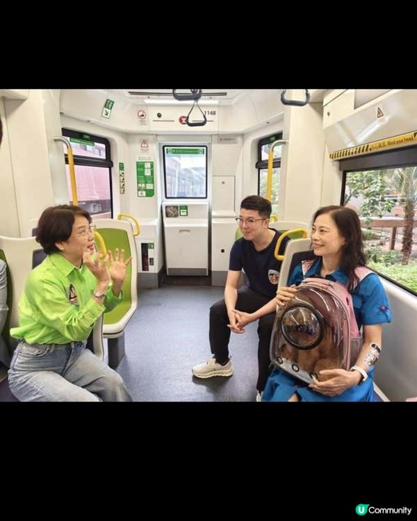 輕鐵「貓狗同行」首日試行立法會議員攜愛犬試乘