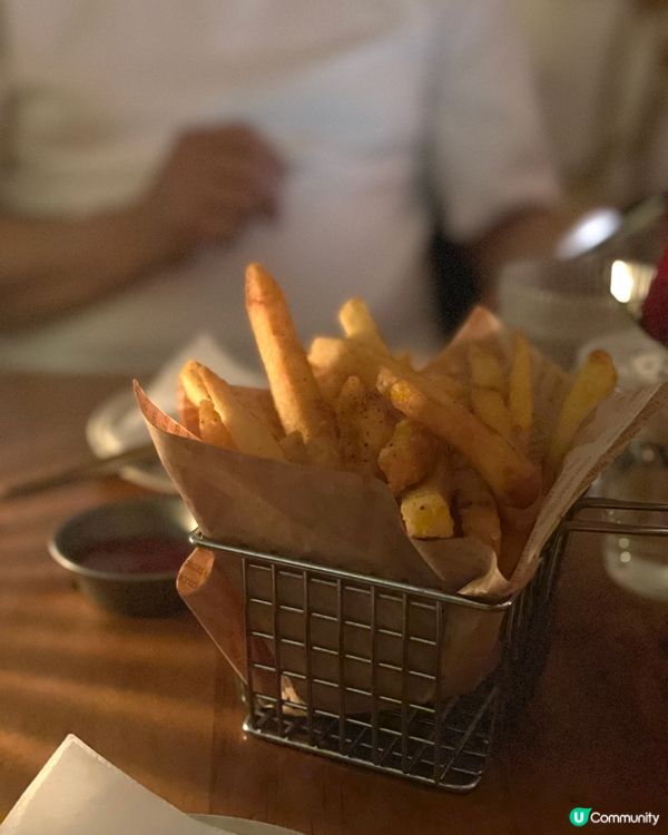 巷舍微醺夜，歐式氛圍醉人🥂