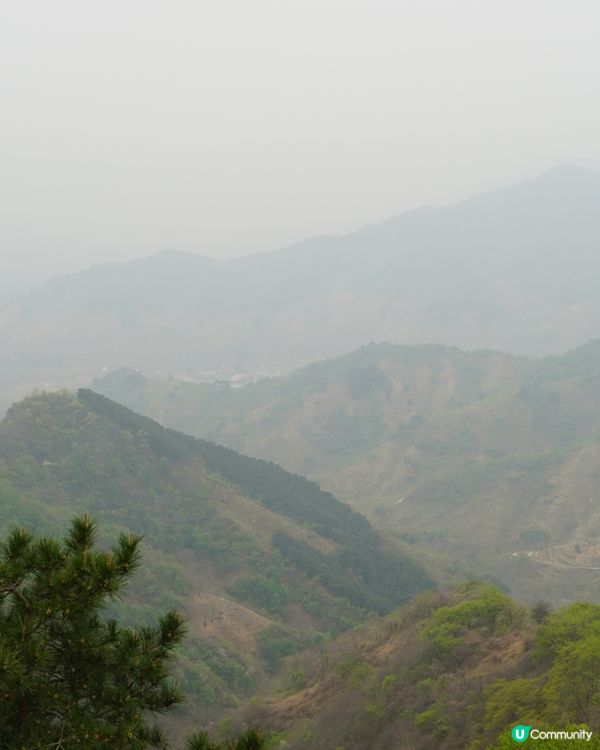 慕田峪長城，雨霧中的壯麗 🌫️🏯