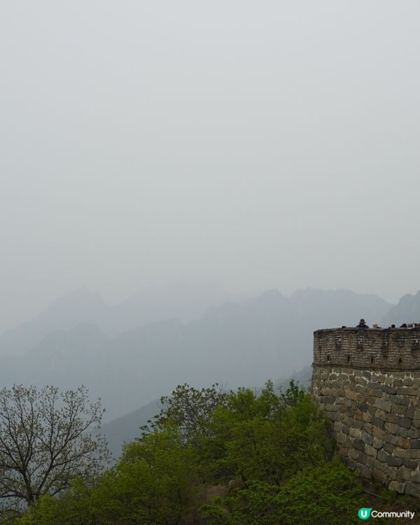 慕田峪長城，雨霧中的壯麗 🌫️🏯