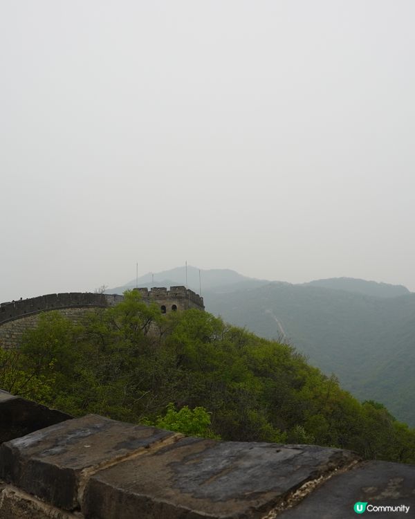 慕田峪長城，雨霧中的壯麗 🌫️🏯
