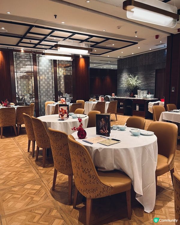 母親節就到啦！🎉  荃灣荃新天地八月花，儀式感中菜答謝媽咪❤️