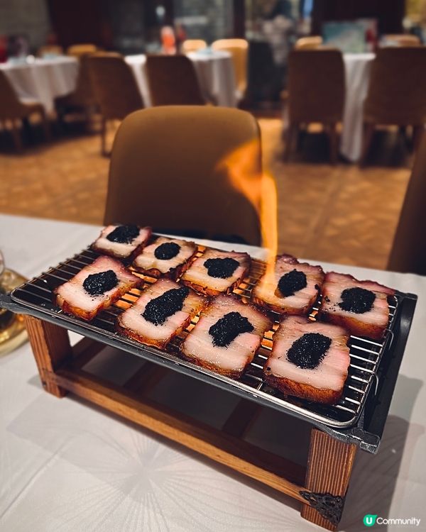 母親節就到啦！🎉  荃灣荃新天地八月花，儀式感中菜答謝媽咪❤️