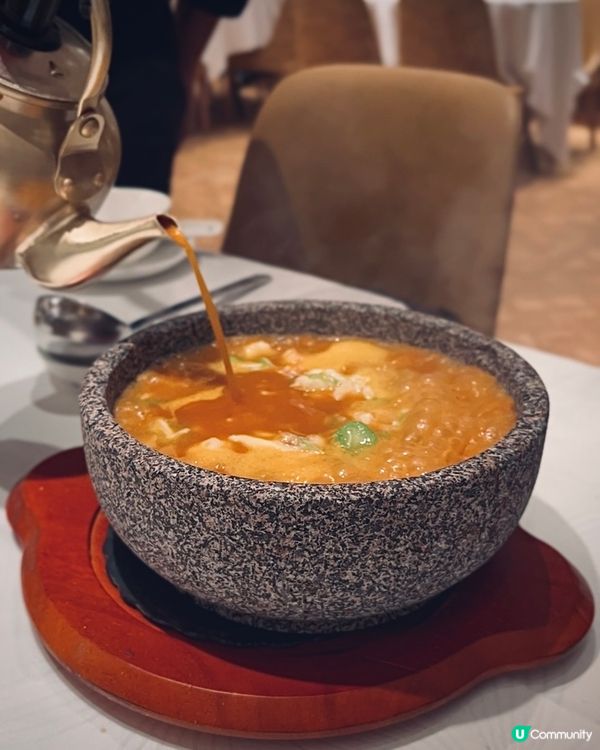 母親節就到啦！🎉  荃灣荃新天地八月花，儀式感中菜答謝媽咪❤️