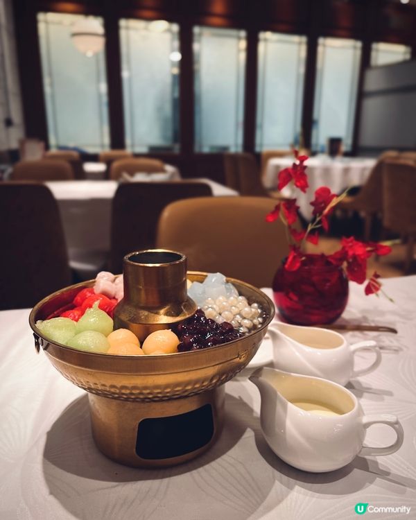 母親節就到啦！🎉  荃灣荃新天地八月花，儀式感中菜答謝媽咪❤️