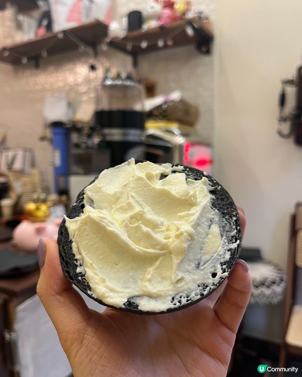 灣仔隱世小店 🤫  竹炭黑芝麻豆腐夾心貝果 🤤