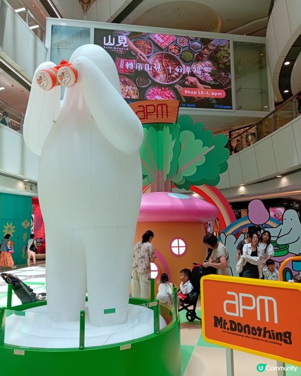 有popup store 賣潮物呢