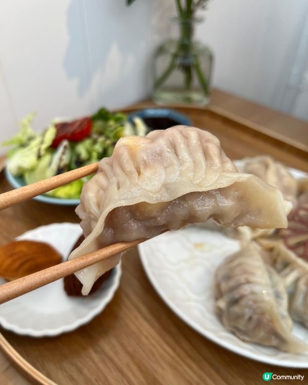 元朗全日早餐 🍳🥓🥐
份量十足，擺盤精緻，煙三文魚、香腸、黑