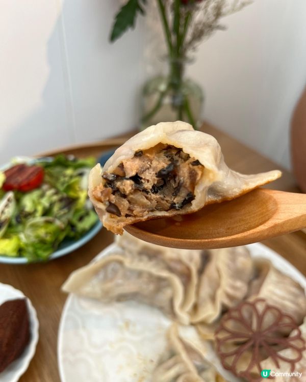 元朗全日早餐 🍳🥓🥐
份量十足，擺盤精緻，煙三文魚、香腸、黑