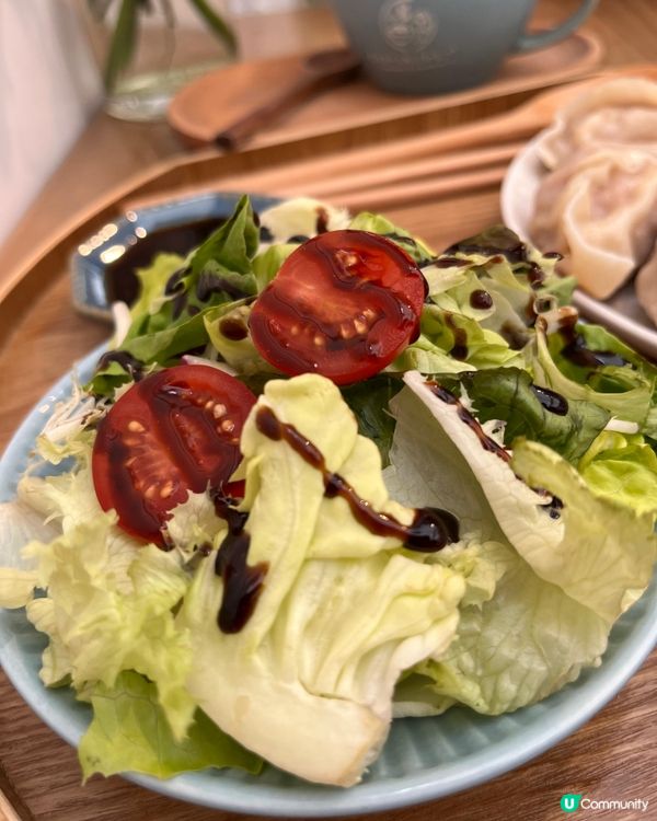 元朗全日早餐 🍳🥓🥐
份量十足，擺盤精緻，煙三文魚、香腸、黑