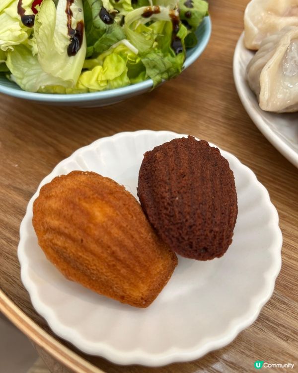 元朗全日早餐 🍳🥓🥐
份量十足，擺盤精緻，煙三文魚、香腸、黑