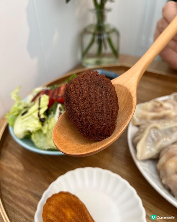 元朗全日早餐 🍳🥓🥐
份量十足，擺盤精緻，煙三文魚、香腸、黑