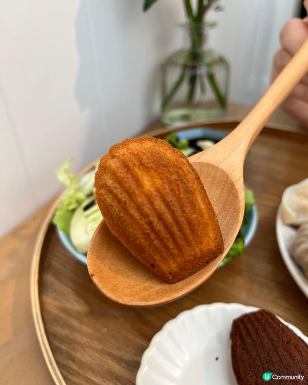 元朗全日早餐 🍳🥓🥐
份量十足，擺盤精緻，煙三文魚、香腸、黑