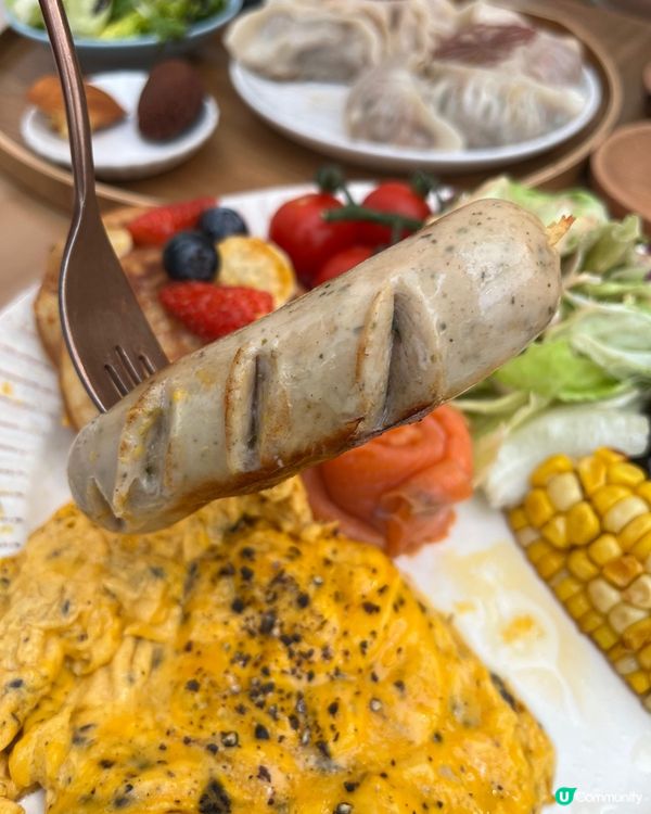 元朗全日早餐 🍳🥓🥐
份量十足，擺盤精緻，煙三文魚、香腸、黑