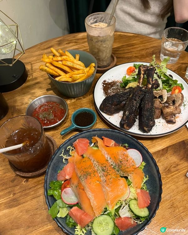 咖啡燒汁烤豬仔髀🤤  太子賞島咖啡屋