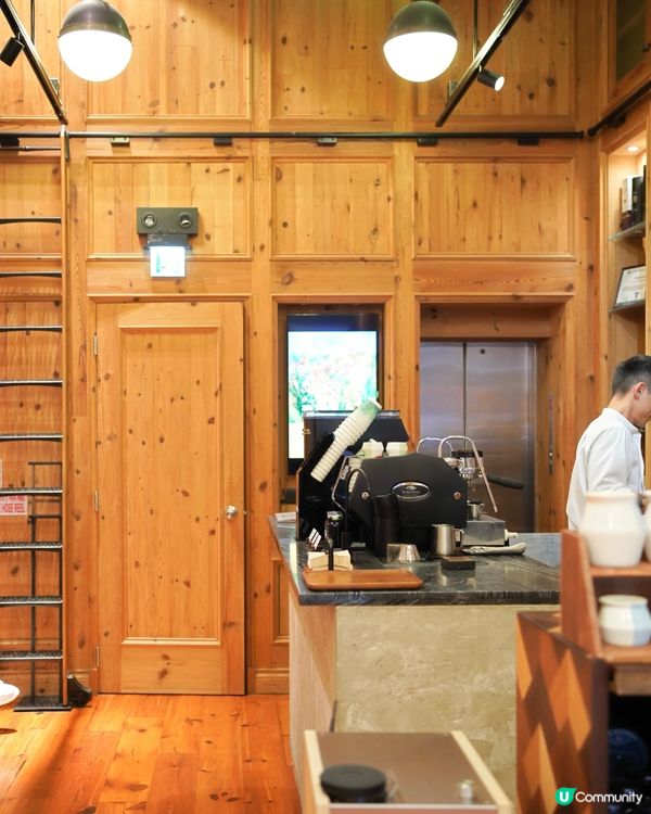 近期大熱黑膠咖啡店 配上畫廊氛圍