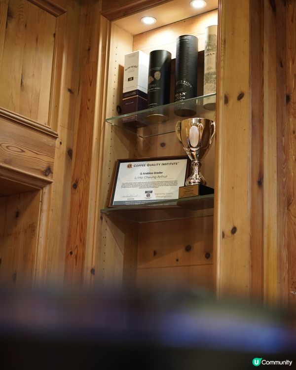 近期大熱黑膠咖啡店 配上畫廊氛圍