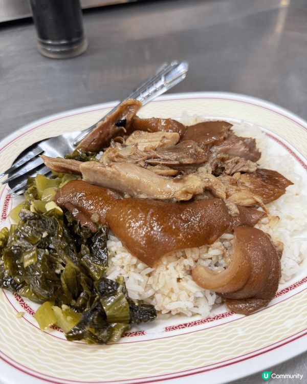 泰國曼谷嘅唐人街，附近有好多好嘢食，食咗個豬腳飯超正呀！