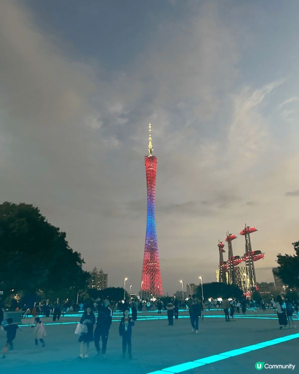 去左廣州大佛古寺，超壯觀，金碧輝煌，好多人都來參拜，還有廣州...