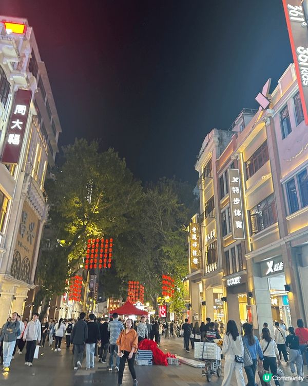 去左廣州大佛古寺，超壯觀，金碧輝煌，好多人都來參拜，還有廣州...