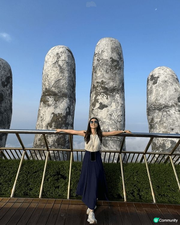 朝早8點半峴港出發，大約9:30點到山腳，纜車直衝佛手金橋！...