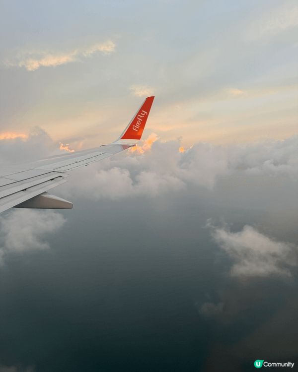 去旅行會整一本小冊子，而且最鍾意飛機起飛嘅時候影相留念