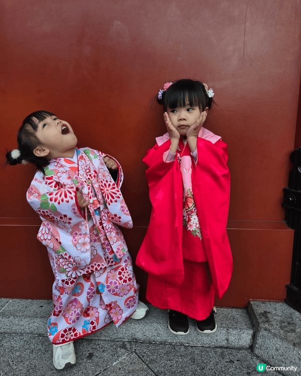 年紀只相差三天的小女孩第一次到東京旅行