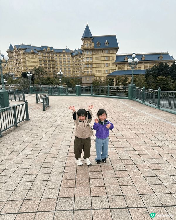 年紀只相差三天的小女孩第一次到東京旅行