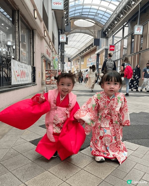 年紀只相差三天的小女孩第一次到東京旅行