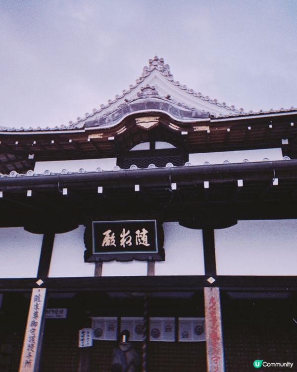 清水寺位於京都市東部的音羽山上，是京都數一數二的知名寺院，吸...