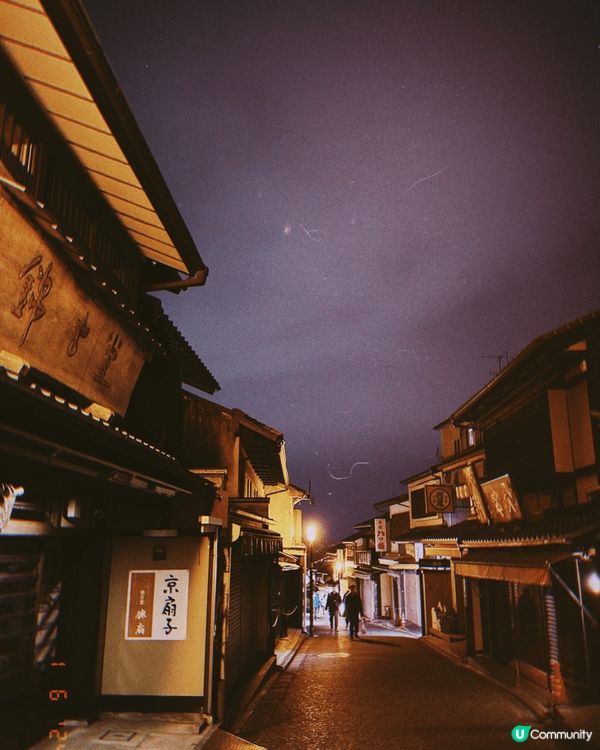 清水寺位於京都市東部的音羽山上，是京都數一數二的知名寺院，吸...