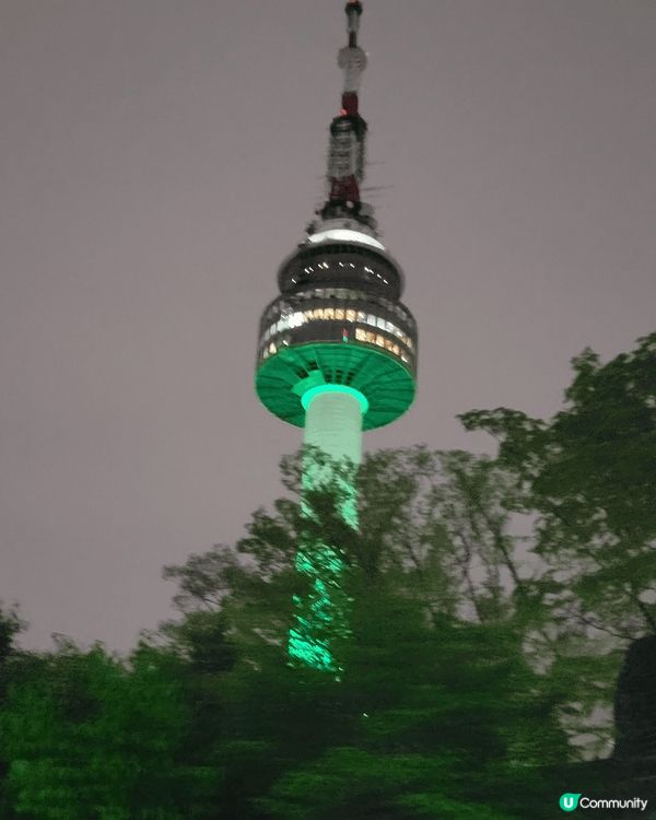 韓國首爾南山塔。有象徵愛情的掛著愛情塔；及可高高在上欣賞南山...