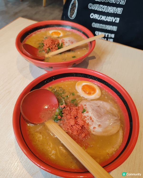 一幻拉麵以其濃郁的豚骨湯頭而聞名，湯底經過長時間熬煮，味道醇...