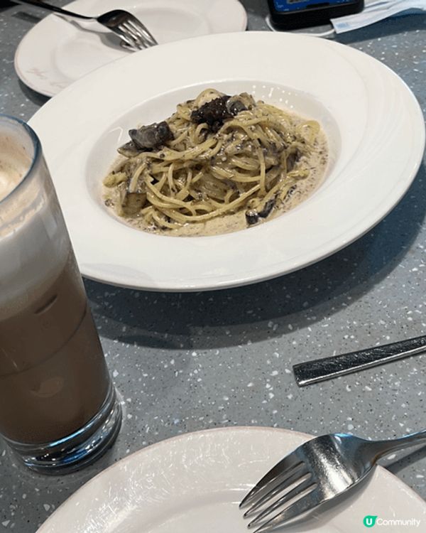 香港有很多不錯的樓上cafe,cp值高，環境舒適，食物味道有...