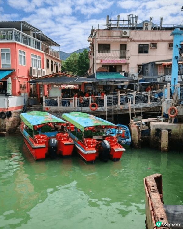 大澳. 島上有各類特色小食, 海鮮, 而且漁村風貌, 無論外...