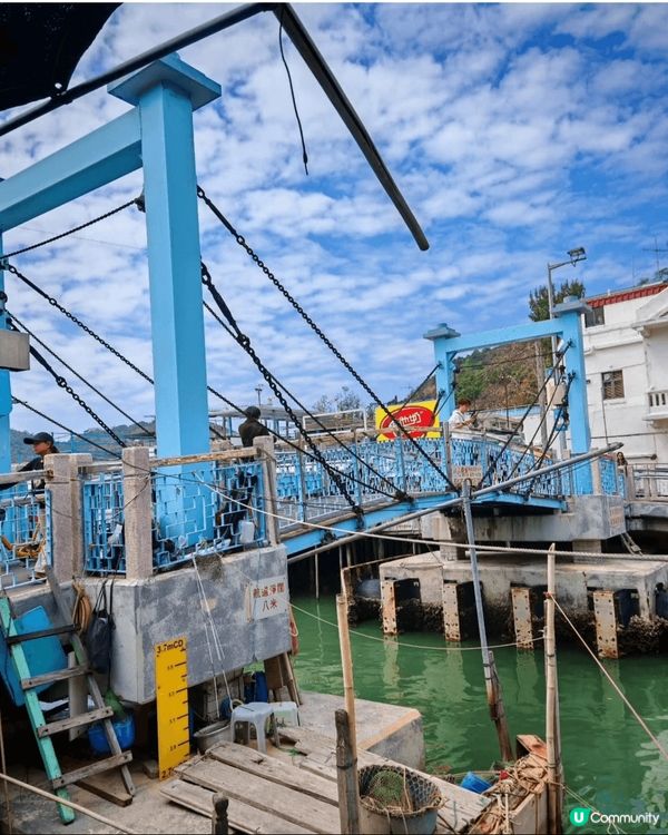 大澳. 島上有各類特色小食, 海鮮, 而且漁村風貌, 無論外...