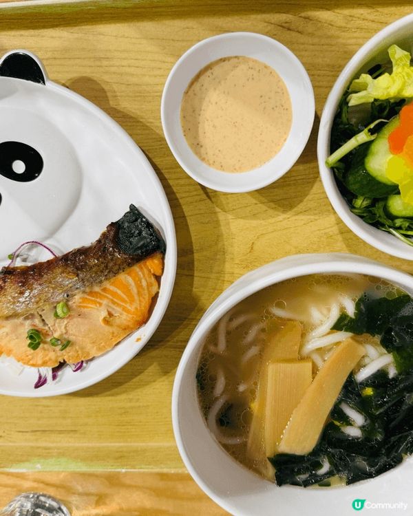 終於到我去海洋公園睇家姐細佬啦！一早去到拎咗12:00嘅籌睇...