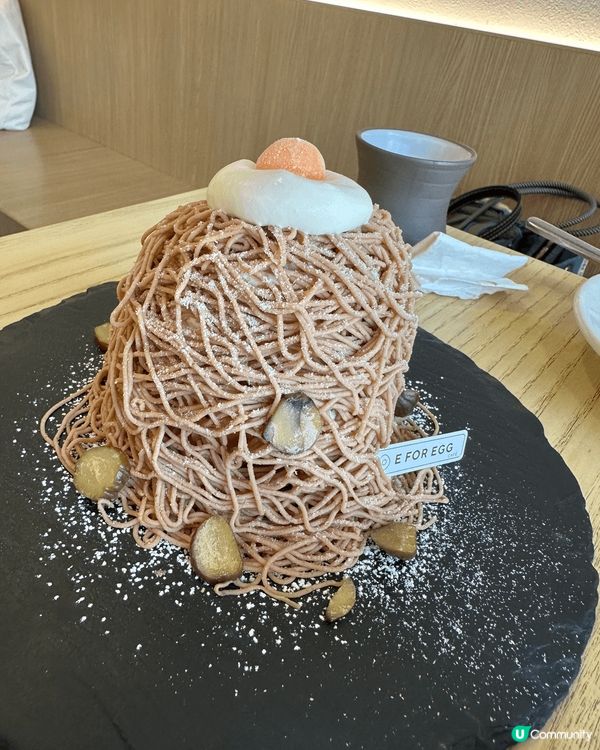 這間E for Egg cafe 係大圍，金沙軟殼蟹三文魚籽...